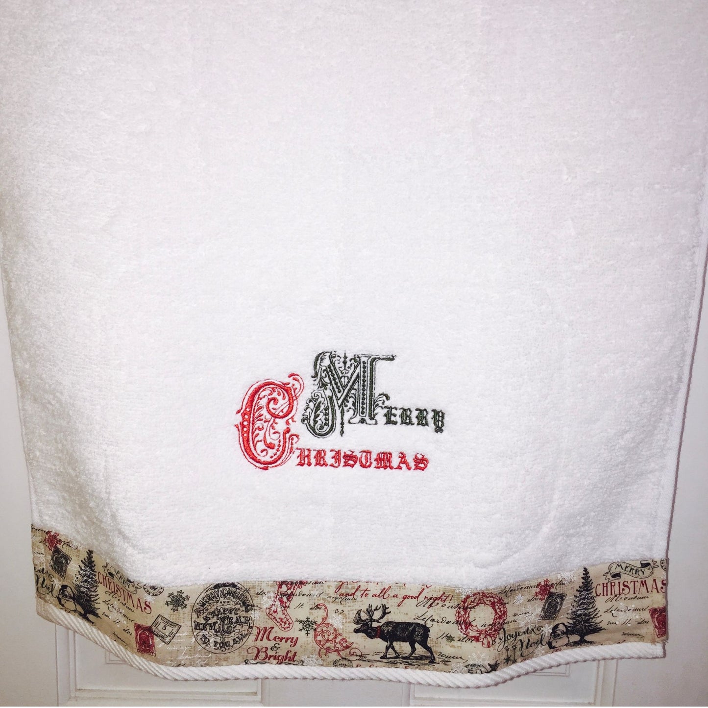 Embroidered Christmas Bath and Hand Towel Set / Holiday Decor