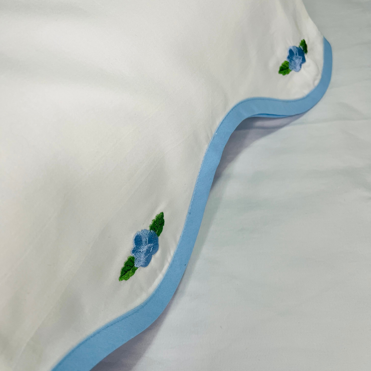 Scalloped Edge Floral Sheet Set – Embroidered Roses, 600TC Cotton, Twin, Full, Queen and King Sizes