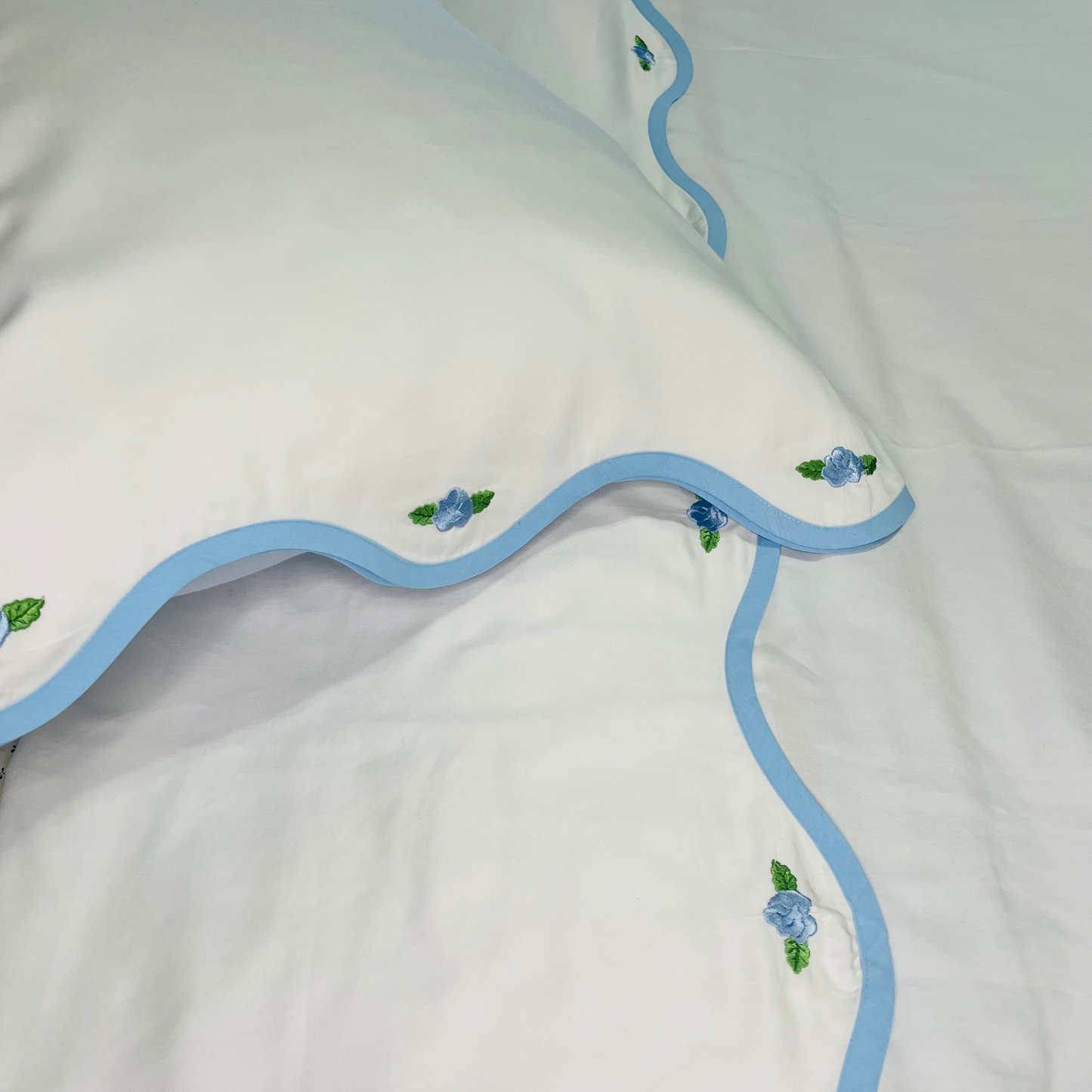 Scalloped Edge Floral Sheet Set – Embroidered Roses, 600TC Cotton, Twin, Full, Queen and King Sizes