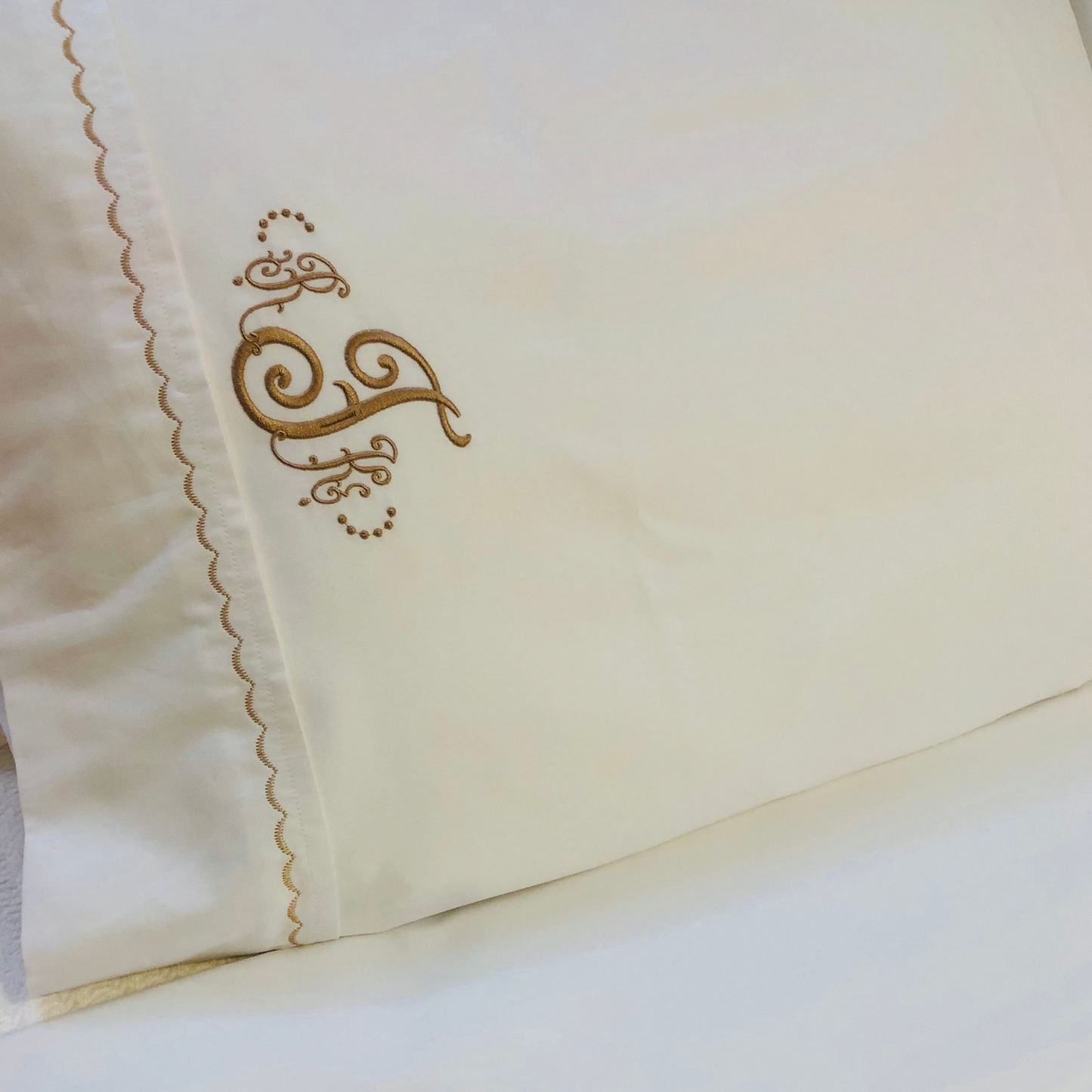 Monogrammed Bed Sheet Sets with Matching Color Scallop Border