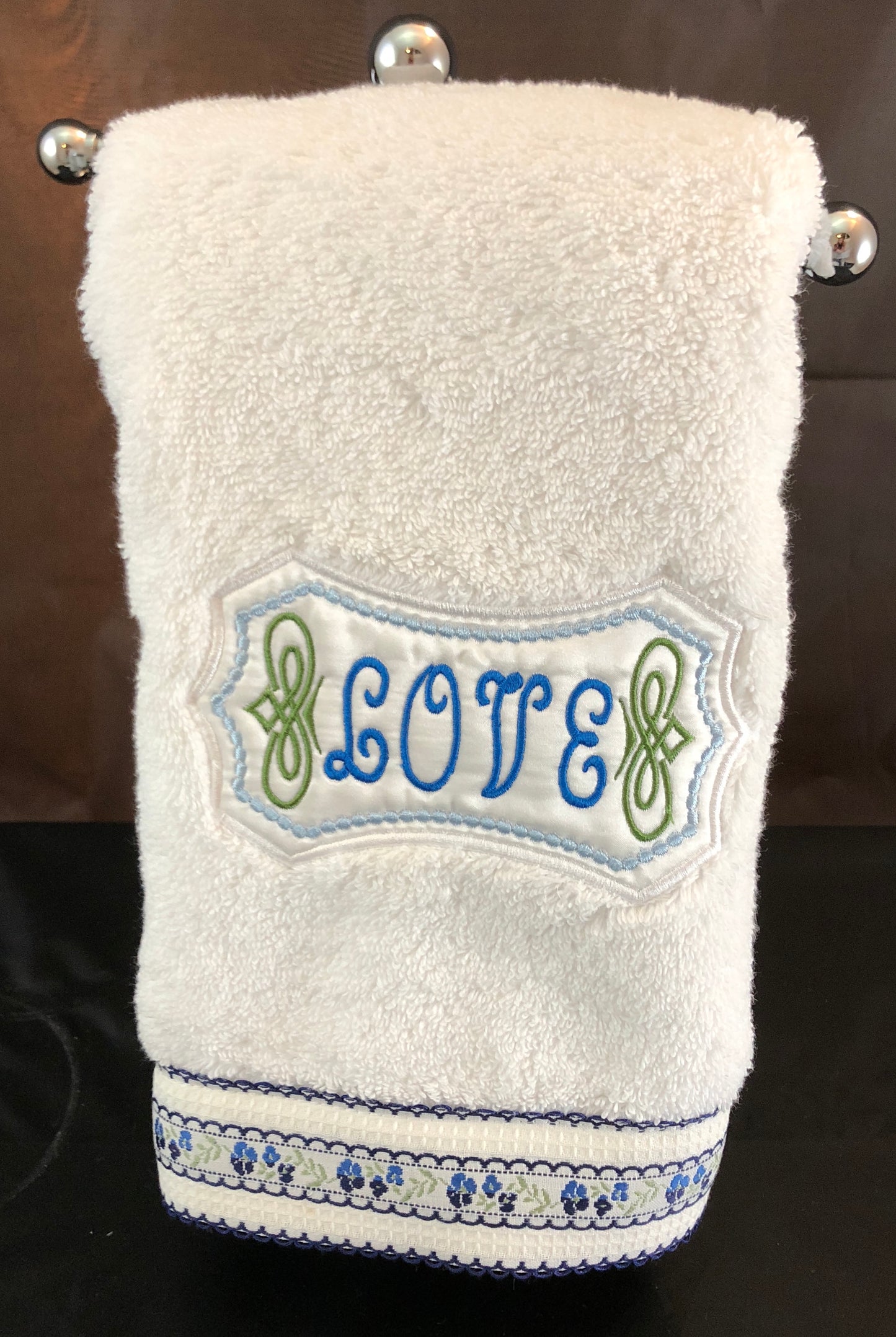 embroidered towel set