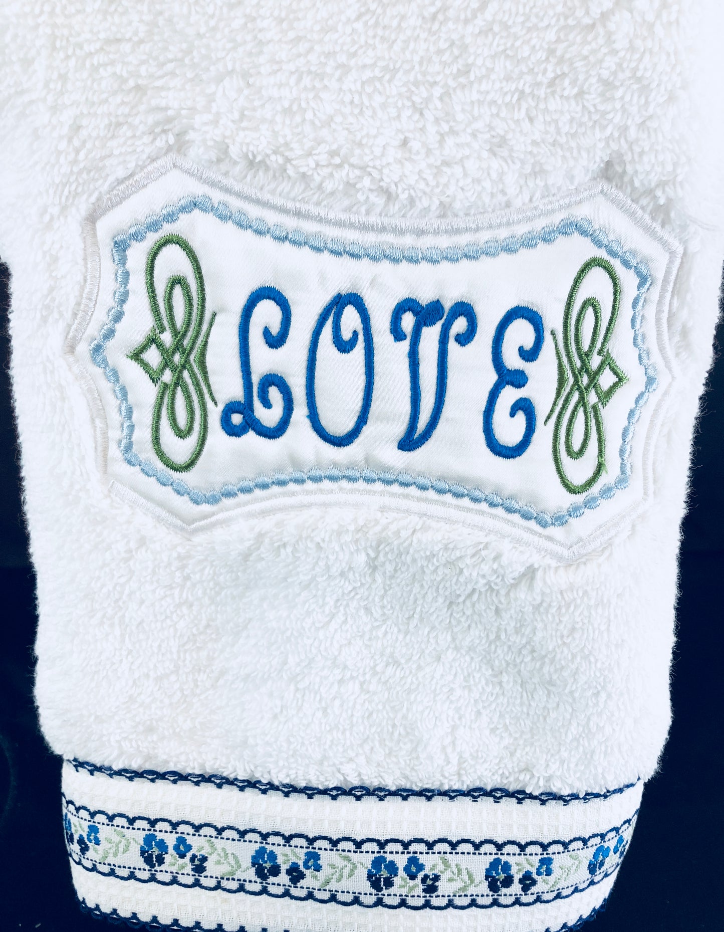 embroidered towel set