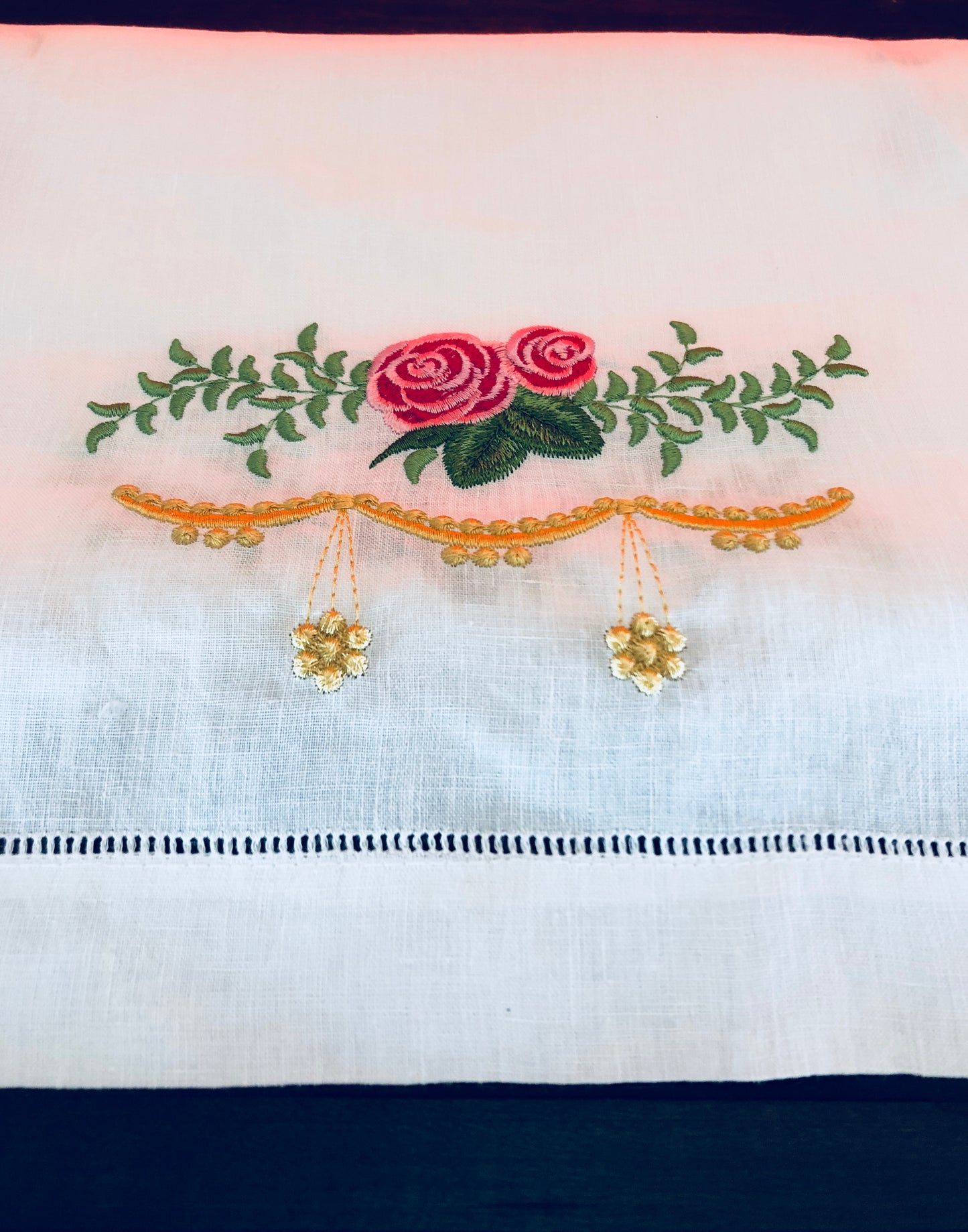 Heirloom Roses Table Runner