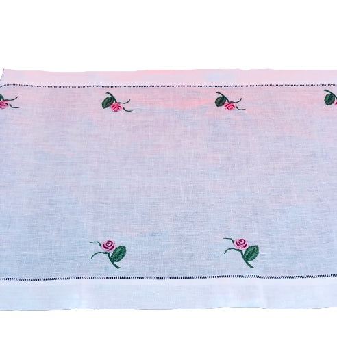 Heirloom Roses Table Runner