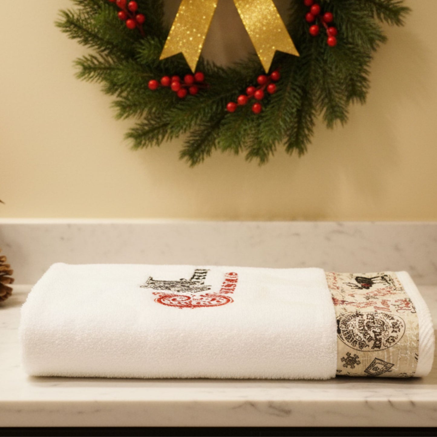 Embroidered Christmas Bath and Hand Towel Set / Holiday Decor