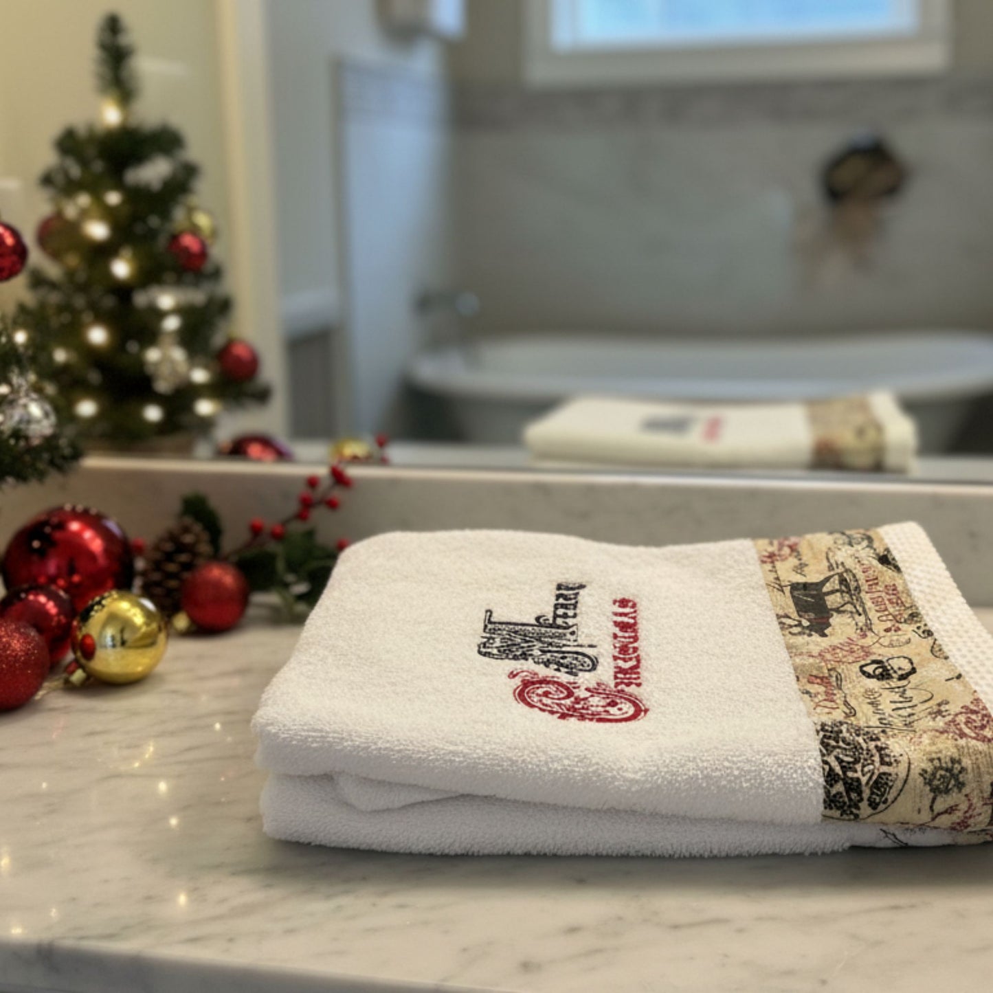 Embroidered Christmas Bath and Hand Towel Set / Holiday Decor