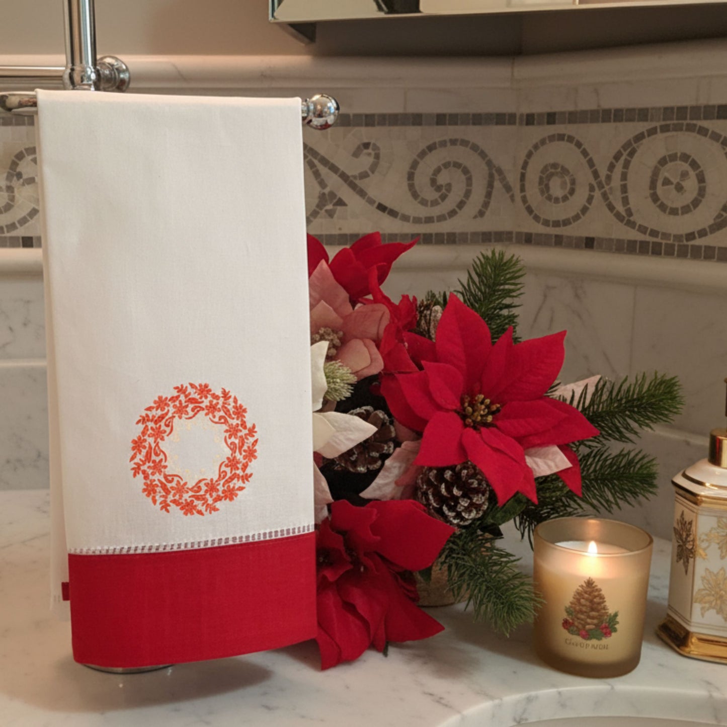 Christmas Wreath embroidered Linen Guest Towel - Holiday Decor