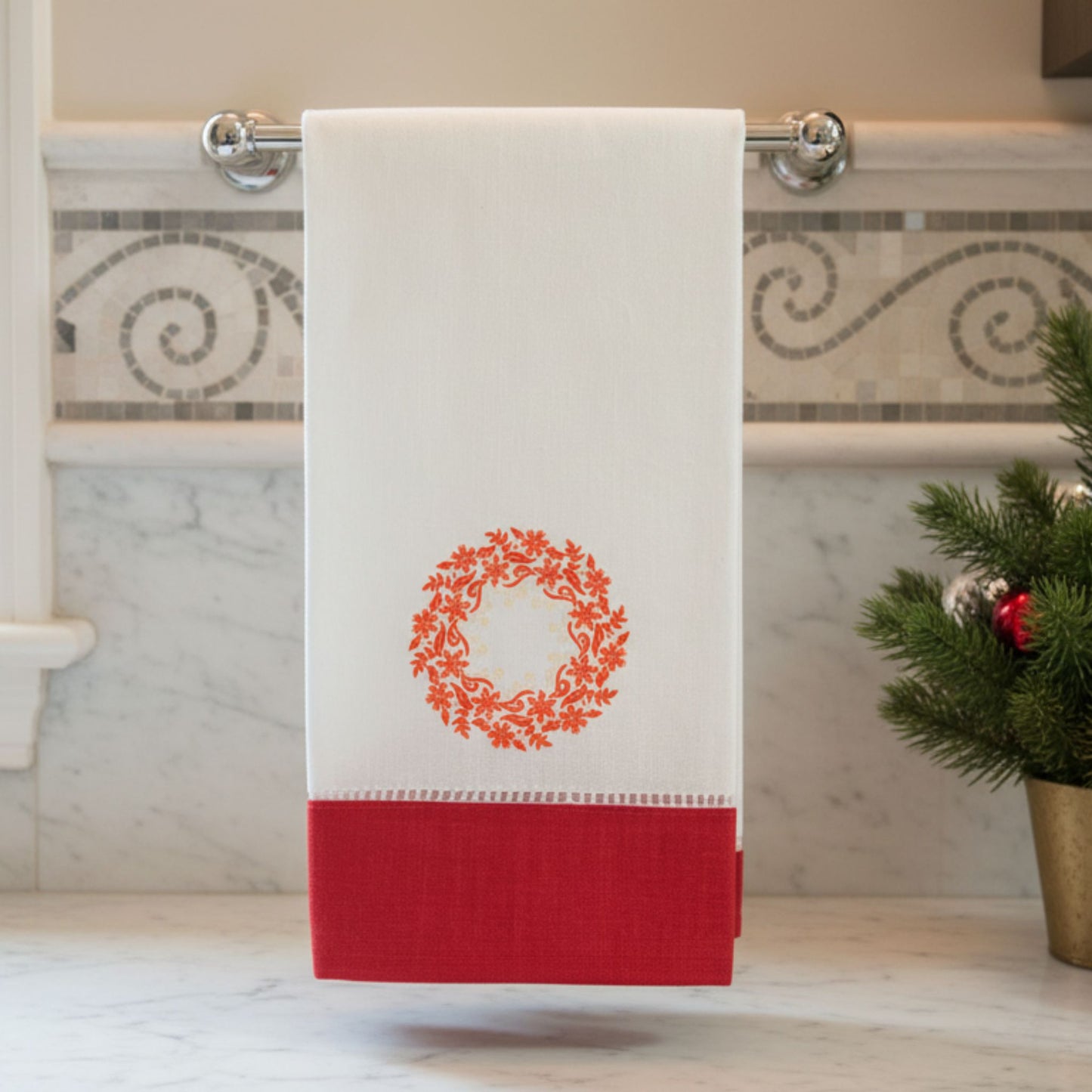 Christmas Wreath embroidered Linen Guest Towel - Holiday Decor