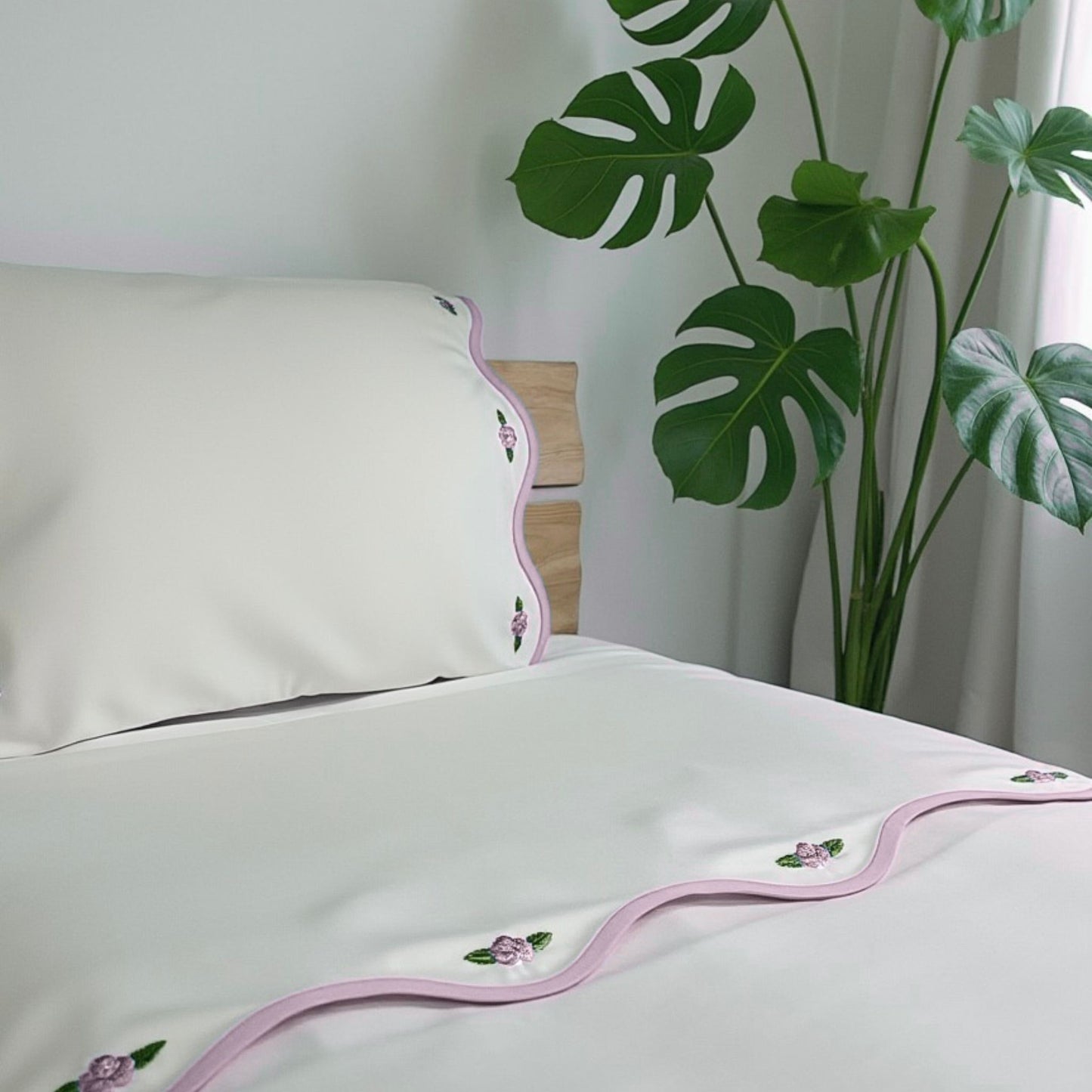 Scalloped Edge Floral Sheet Set – Embroidered Roses, 600TC Cotton, Twin, Full, Queen and  King Sizes