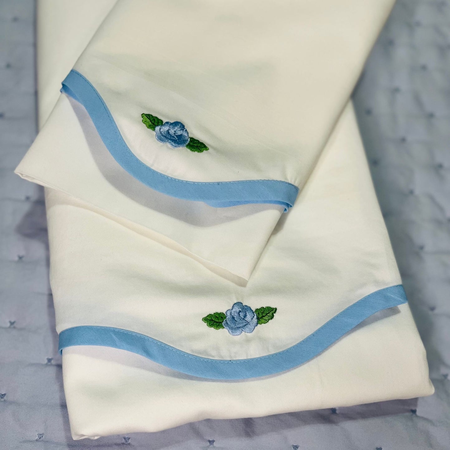 Scalloped Edge Floral Sheet Set – Embroidered Roses, 600TC Cotton, Twin, Full, Queen and  King Sizes