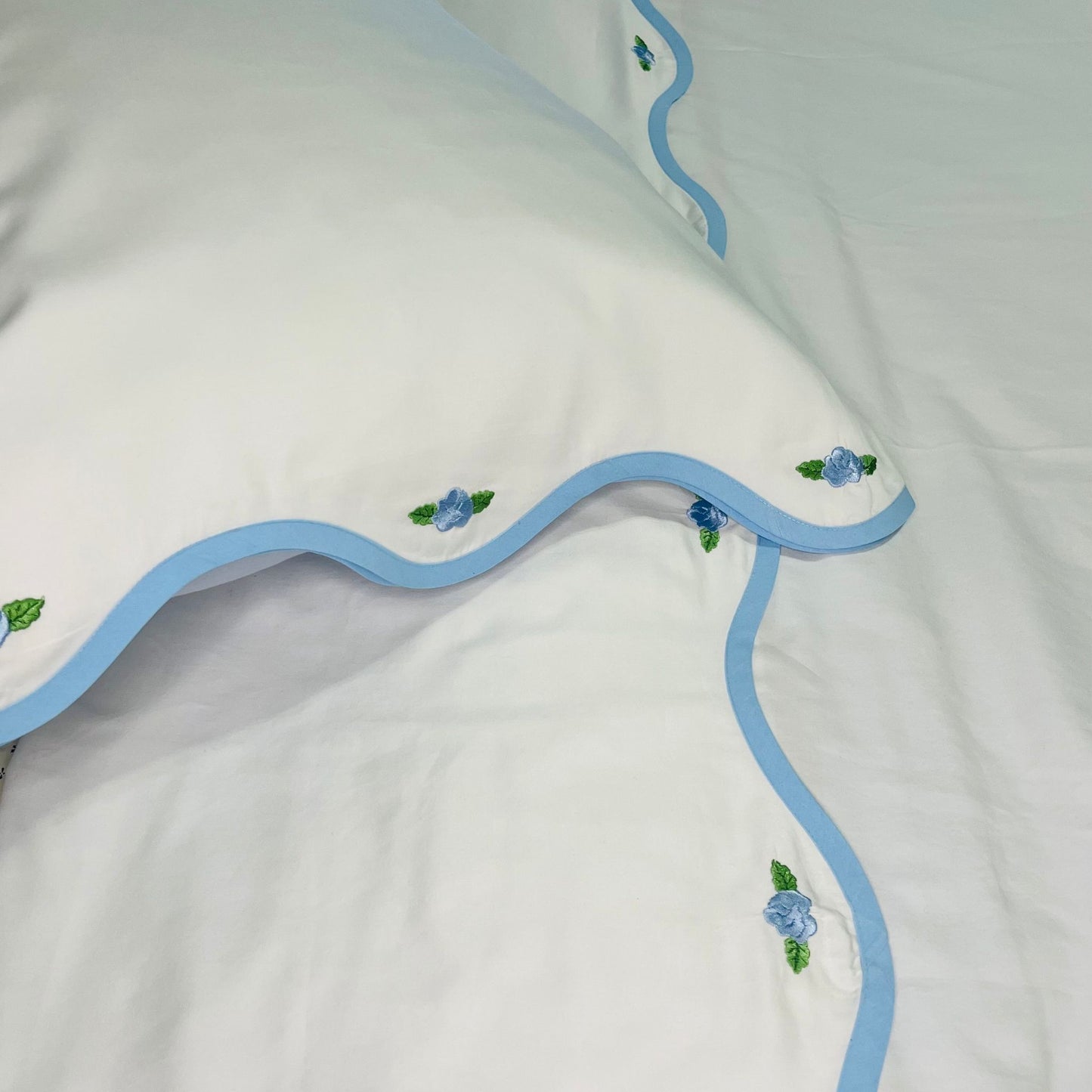 Scalloped Edge Floral Sheet Set – Embroidered Roses, 600TC Cotton, Twin, Full, Queen and  King Sizes