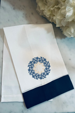 Load image into Gallery viewer, Christmas Wreath Guest Towel