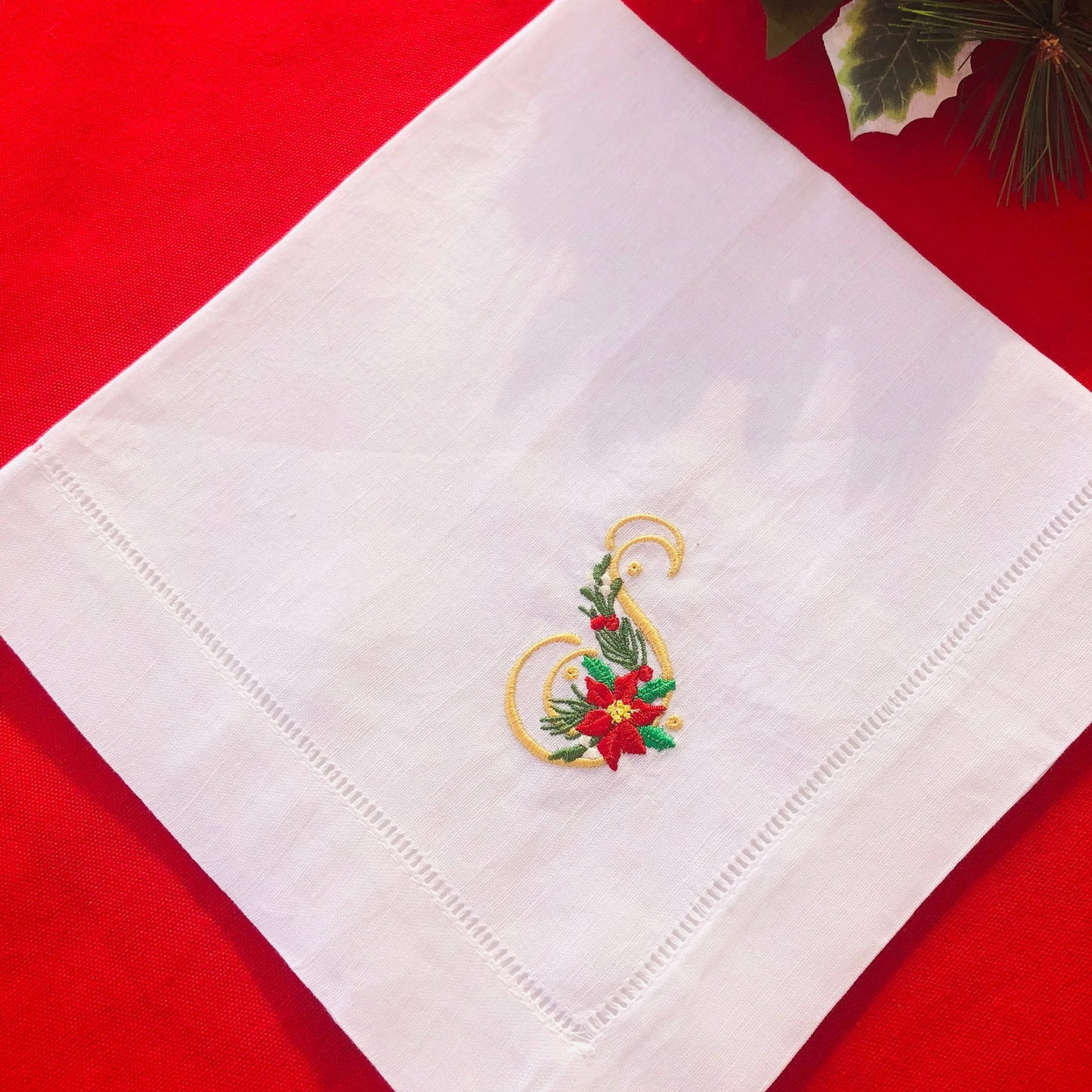 Monogrammed Christmas Linen Dinner Napkins – Personalized Holiday Table Décor