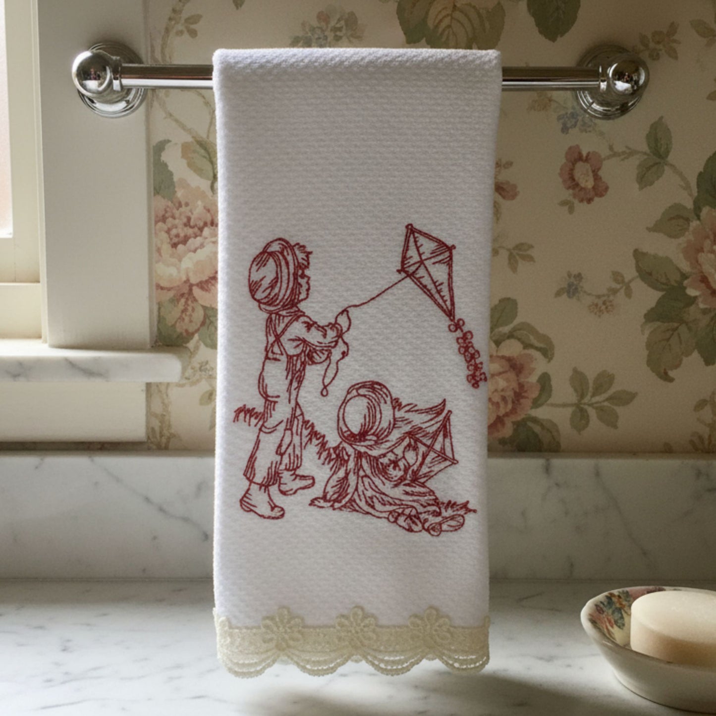 Embroidered Fingertip Towel Set - Scalloped Lace - Love Design - Bathroom Decor - Set of 5