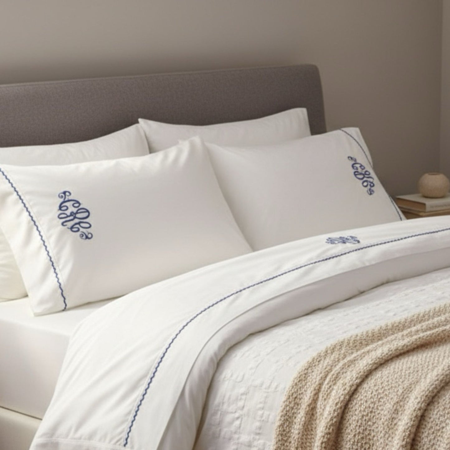 Luxury Monogrammed Egyptian Cotton Bed Sheet Set -600 Thread Count with Custom Scalloped Border