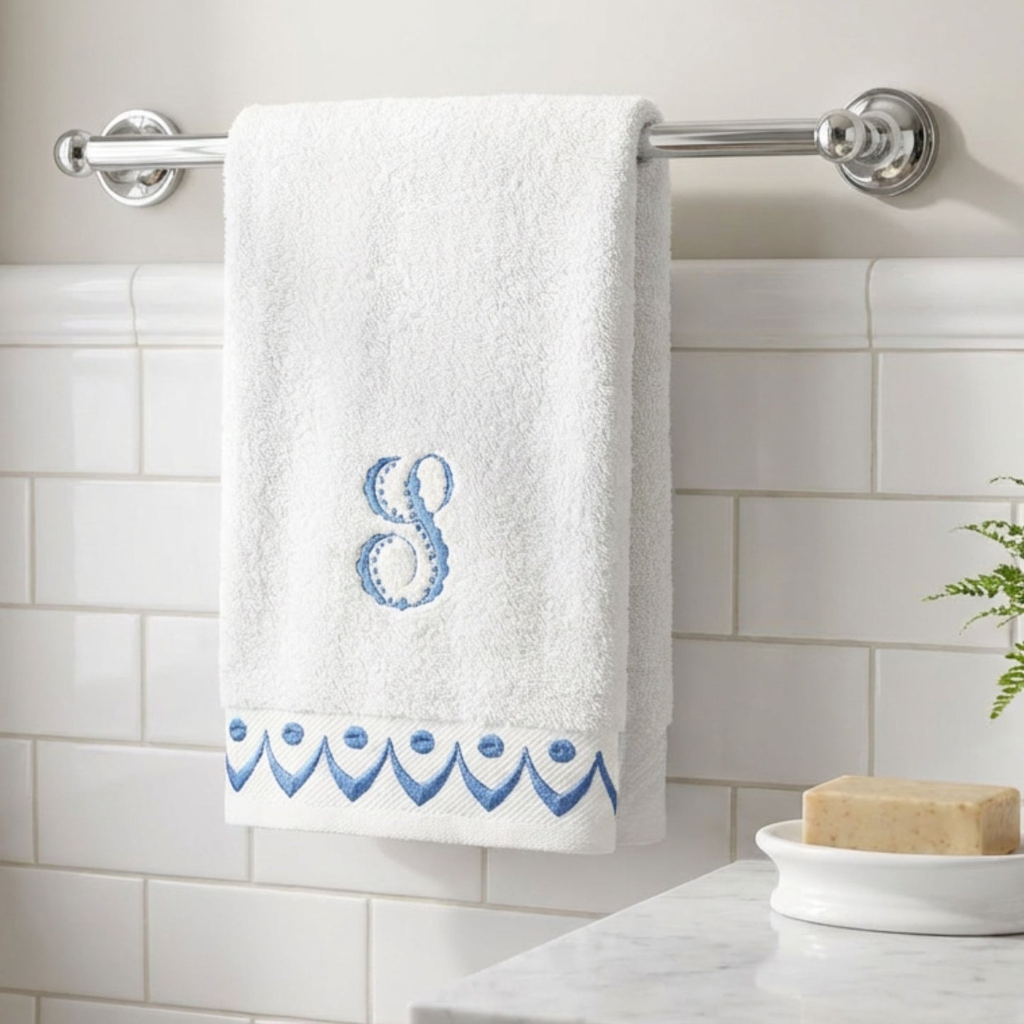 Scallop border bath towel set - Custom monogram embroidered - Bathroom decor
