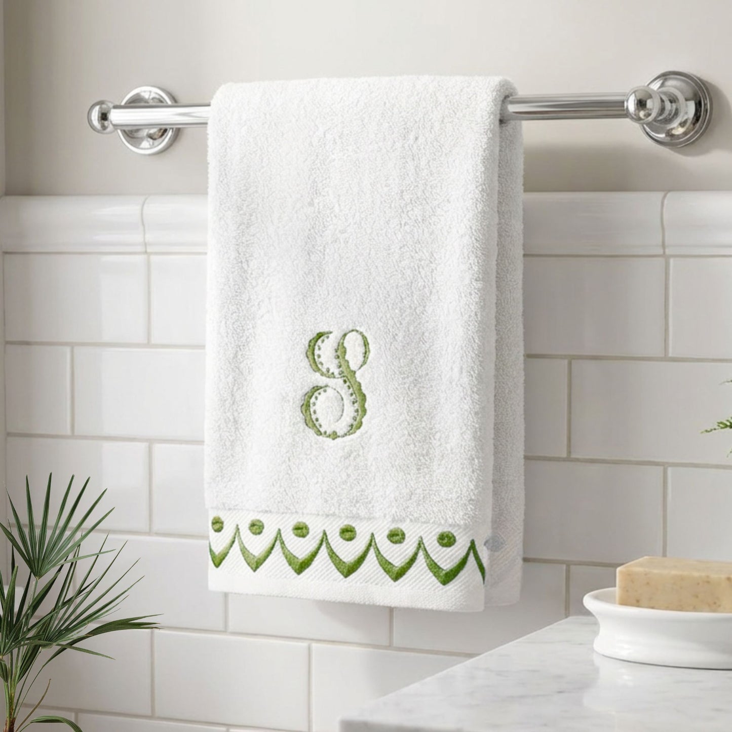 Scallop border bath towel set - Custom monogram embroidered - Bathroom decor