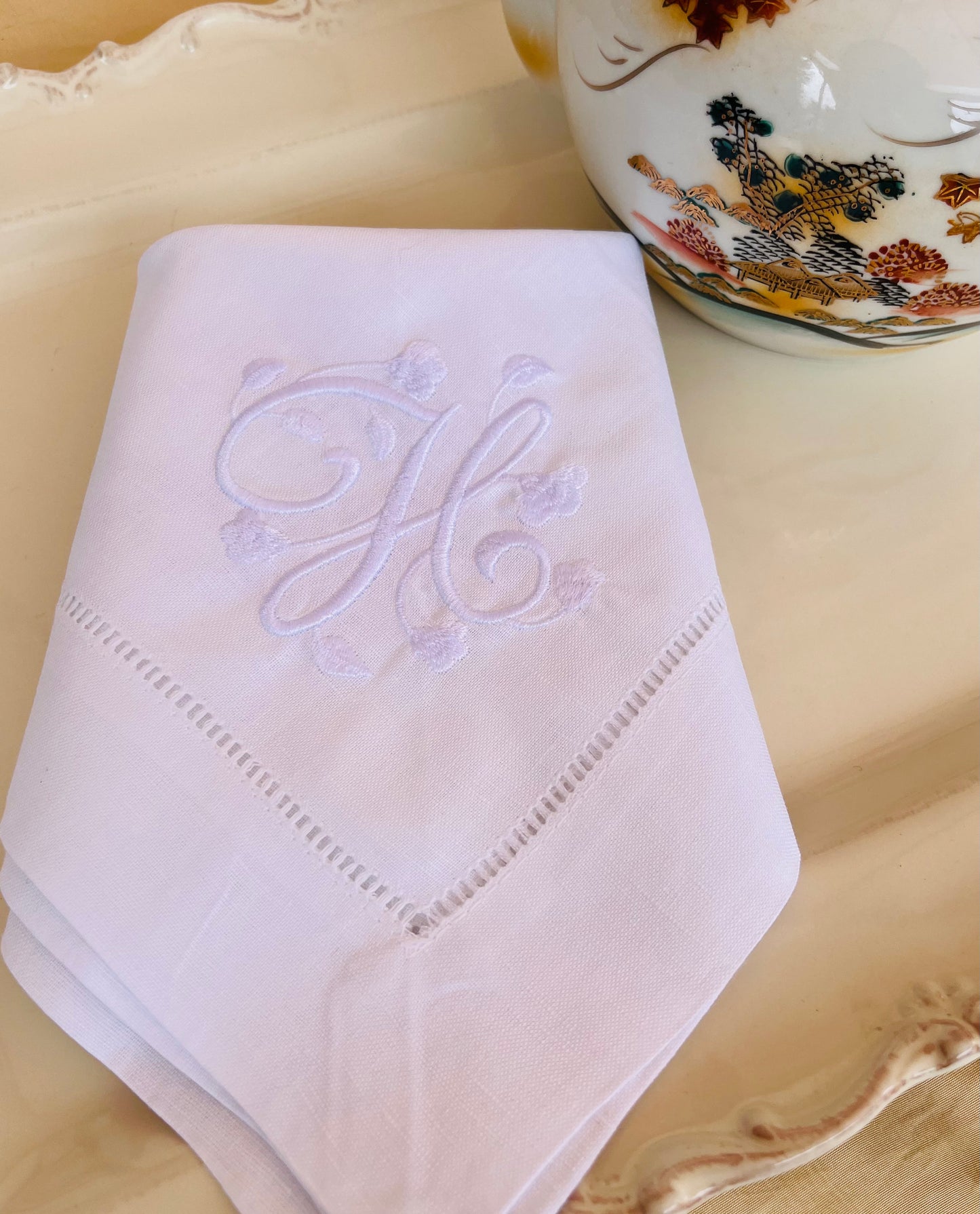 victorian monogam linen napkin