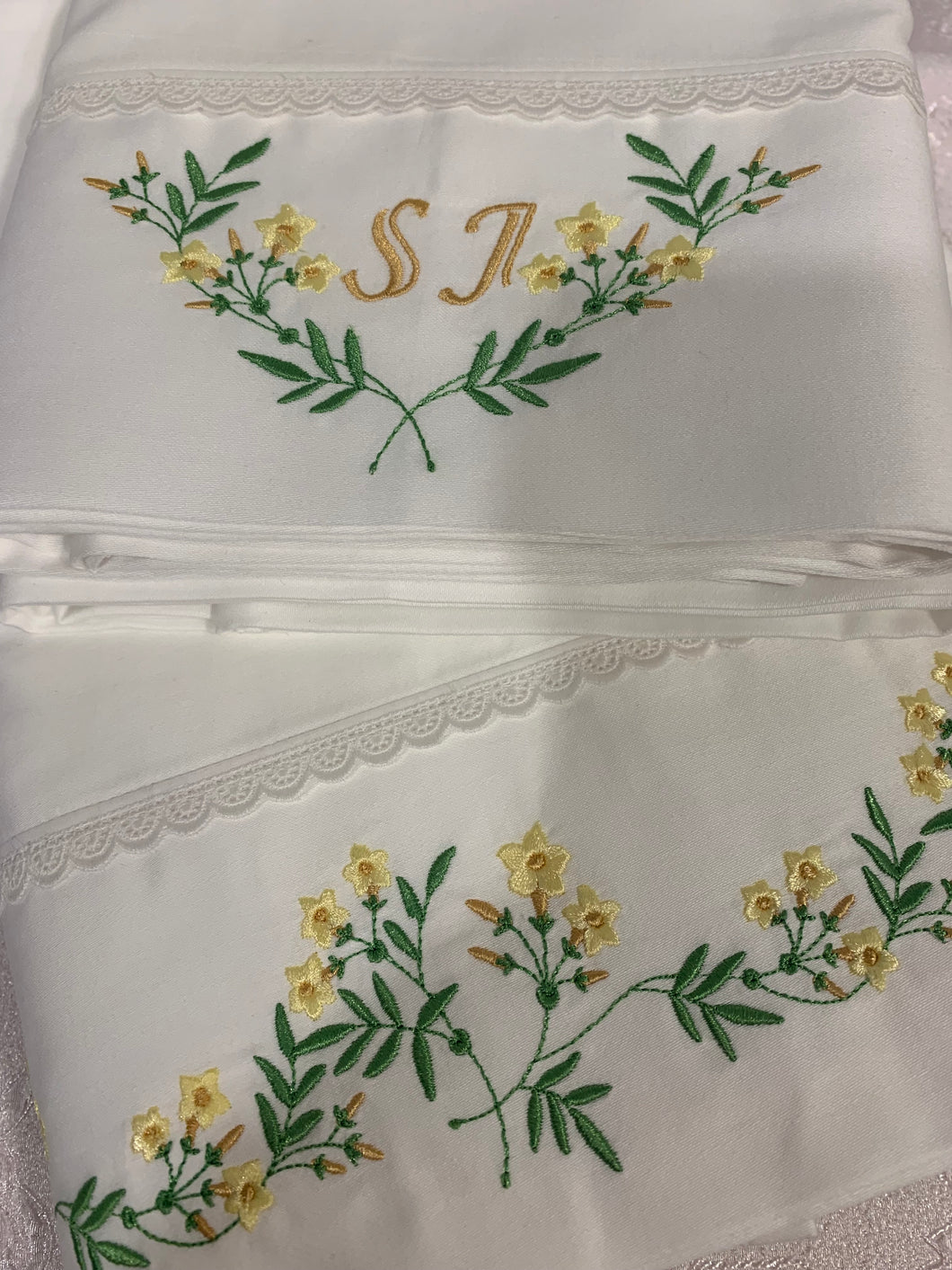 Embroidered Jasmines Sheets Set