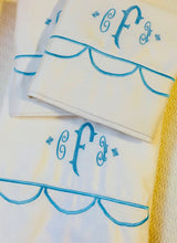 Load image into Gallery viewer, embroidered bed sheet set