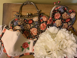 The Elegant Flowers Kiss Clasp Handbag