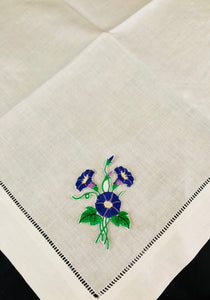 dinner napkin embroidering with morning glory flower design