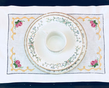 Load image into Gallery viewer, placemat embroidered with roses on all corner