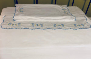 flat crib sheet and pillow case embroidered with a motif design